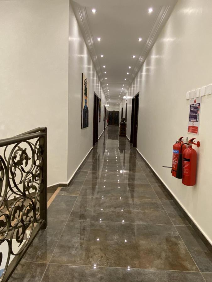 Отель Eagle Vault Kwabenya Экстерьер фото